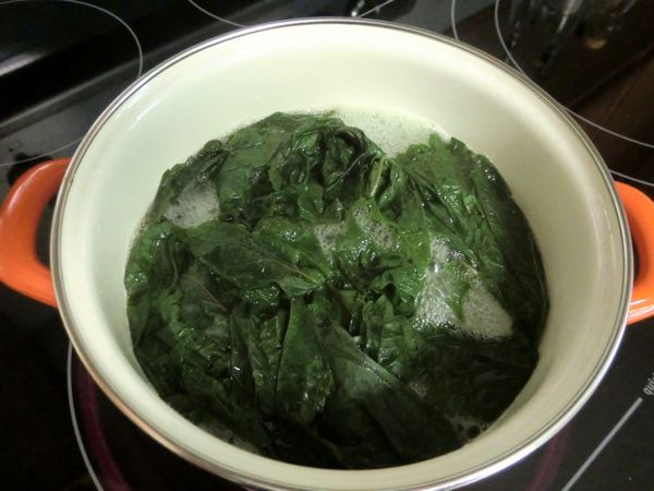 先以中大火煮至沸騰，再轉成小火繼續煮至少 10 分鐘，或至香味釋出。