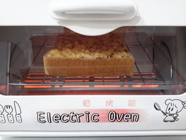 小烤箱可先預熱一下～烤3~4分，酥脆度依個人喜好😆