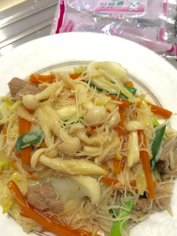 很快完成家常炒米粉