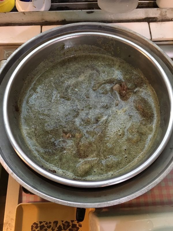 在國民電鍋的外鍋放兩碗水，放入電鍋蒸跳起來攪拌一下，喝百碗也不肥的濃湯，誕生!