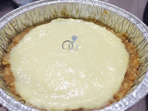 最後可撒些檸檬皮削或檸檬片、飾紙等在中間點綴即可