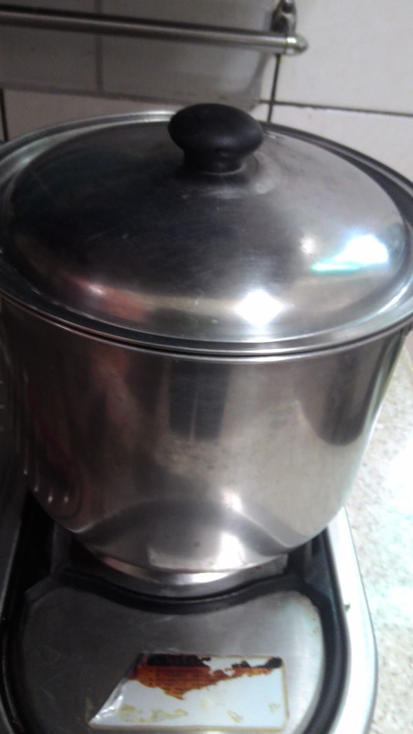 加蓋悶30分鐘，將紫蘇葉取出。讓紫蘇原汁放置全涼。