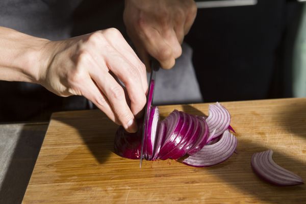 將所有蔬菜切成小塊狀備用。