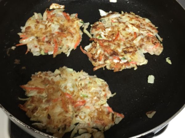 翻面繼續煎.....