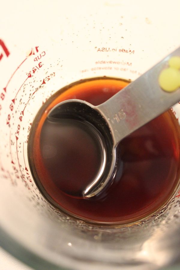 先將醬汁混勻!糖溶解