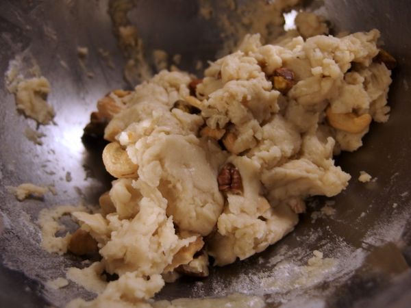 先將食材1~3打勻，加入4~8續打，最後再加入9拌勻（用手也可以，不用到光滑喔，成團就好了）