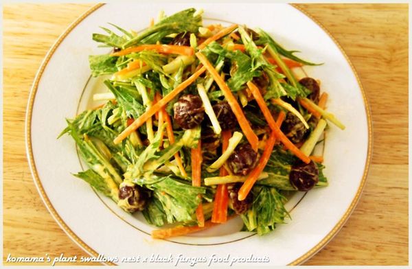 最後放入腰果與南瓜子，擠入起司醬後，將所有食材全部拌勻。