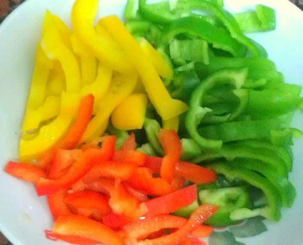 彩椒切好備用