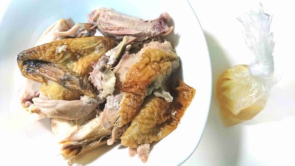 烤雞和雞汁取出備用。