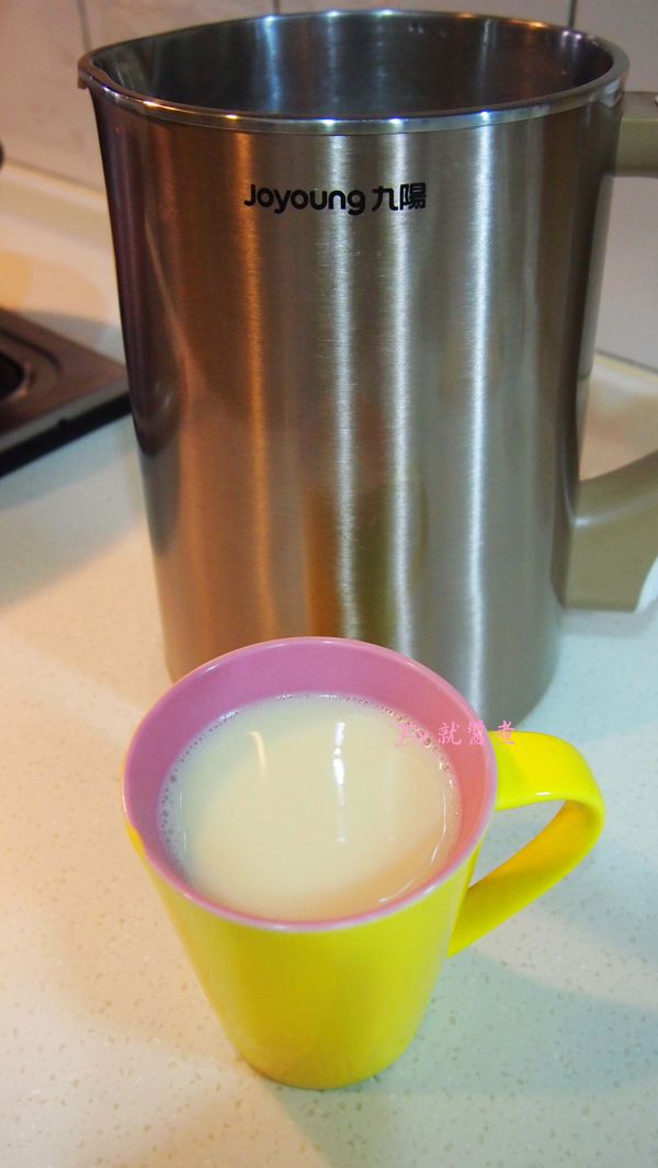 喜歡喝豆漿的朋友,可在煮好後免過濾,加入半杯二砂糖拌勻,就是一杯香醇美味又健康的飲品了唷!