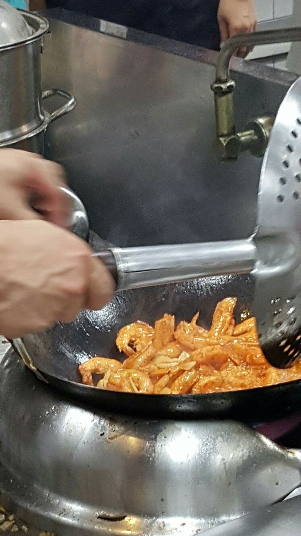 連炸三次都是在油鍋燃點上去炸, 重點使其表面酥脆