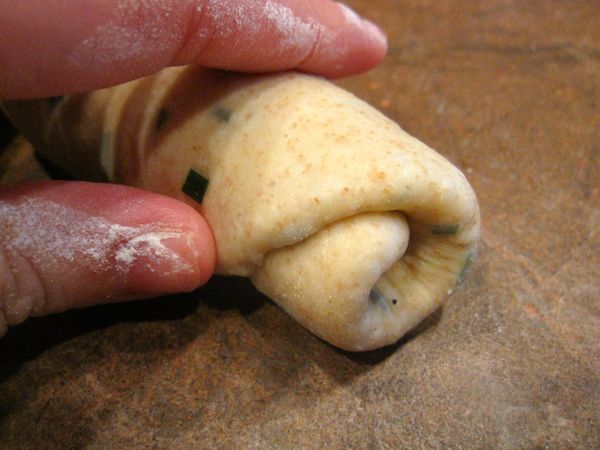 從底下往上捲起來