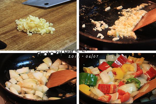 蒜瓣拍開來切成碎末狀
起鍋倒入一點沙拉油，蒜末下鍋先炒出香氣
倒入洋蔥，也拌炒出香氣
再將甜椒、青椒等鮮蔬加入拌炒數下