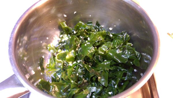 海帶芽拌炒後的狀態