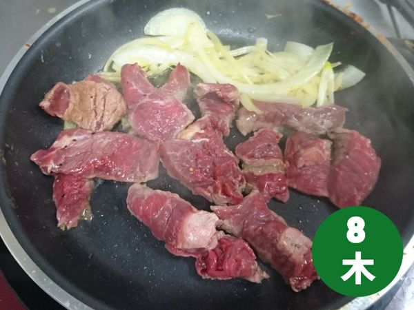 加入牛肉拌炒