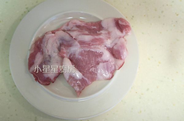 把松阪豬洗乾淨。