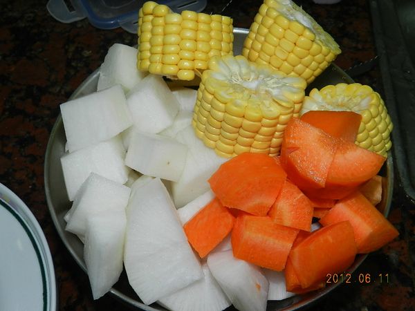 材料都切塊備用