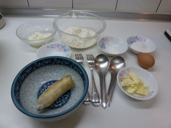 事先準備：烤箱預熱210/210 烤盤鋪烘焙紙，我的烘王220/210。