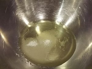 蛋白及白細砂糖