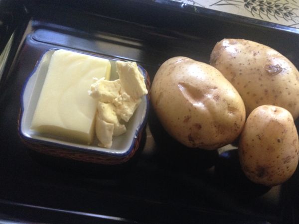 材料很簡單，主要是奶酪和馬鈴薯。