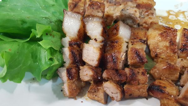 切小塊準備包肉，切面超美