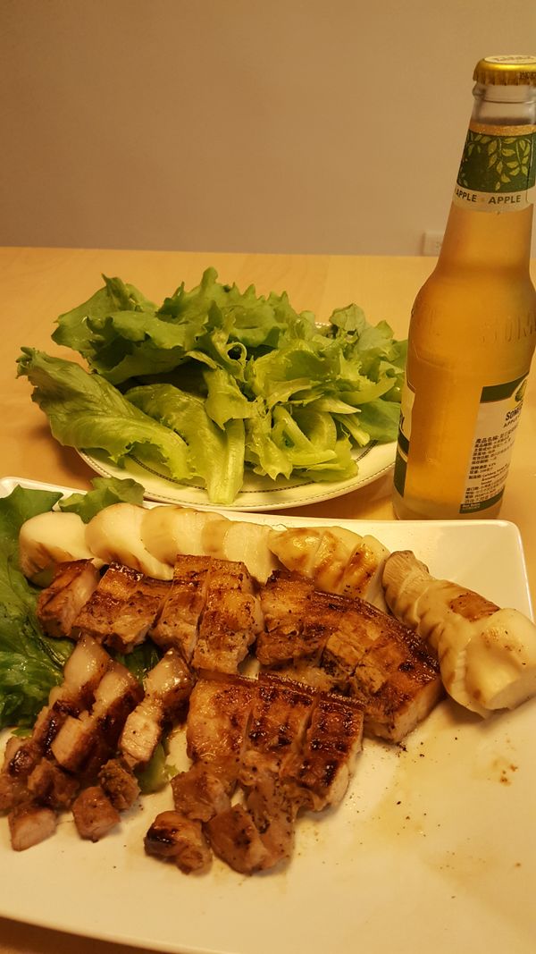 一口生菜包肉，一口啤酒，夏天這樣吃好爽快唷！