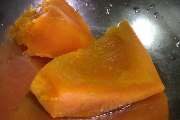 先將南瓜蒸個一兩塊