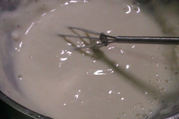 加些水攪拌均勻至糊狀感