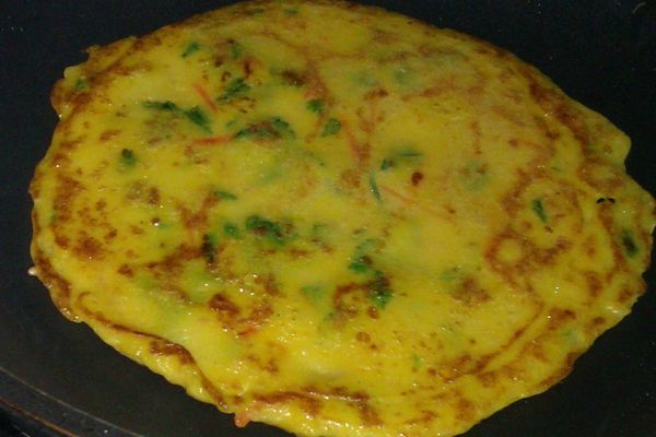 待底面煎至金黃時再慢慢翻面繼續煎至金黃即完成~