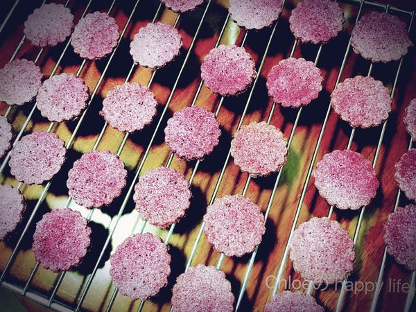 烤好後立刻取出，擺在烤架上待涼變硬脆