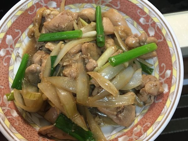 #自己煮也可以很好吃
配飯、下酒菜都可以

照燒蔥爆雞腿丁 上桌！