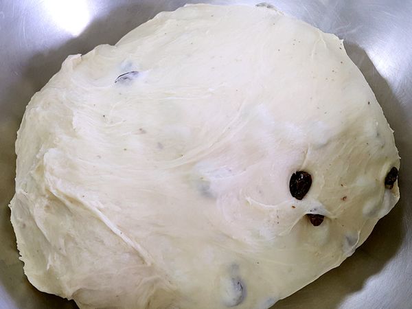 所有食材及步驟一攪拌均勻成團
基礎發酵1小時至兩倍大