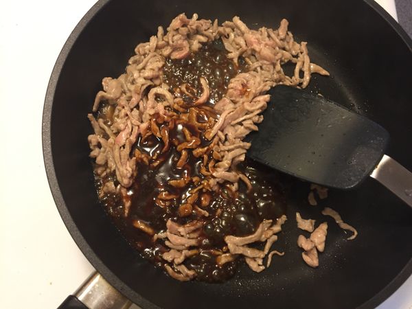 快起鍋前拌入醬汁即可。