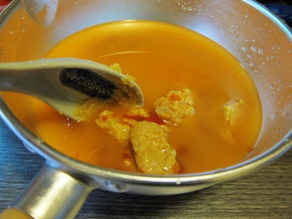 淋醬製作
把淋醬材料調均勻，味噌醬比較不好攪散，先用篩子篩過