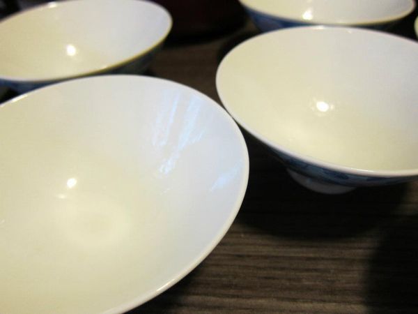 找比較淺的碗，塗上一點油

這樣脫模時比較好用