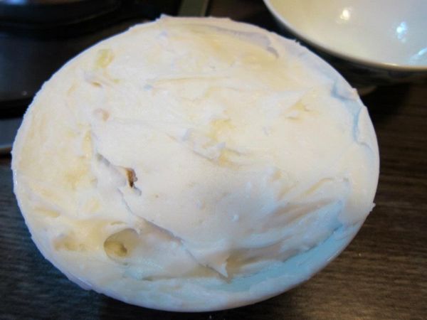 在上面塗上一層外皮漿~~
很難塗，要記得抹平