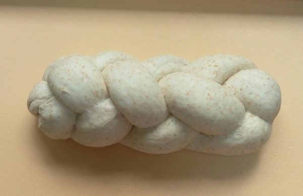 編辮~2-3,4-2,1-3(即第2條壓第3條......),進行二發至12兩吐司盒8-9分滿