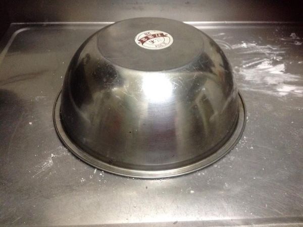 麵團蓋上盆子鬆弛20分鐘