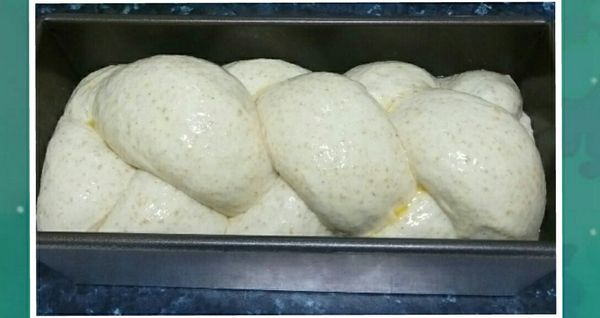 烤前表面刷蛋液,烤溫150/180 10分鐘,關上火(0/180)續烤25-30分鐘