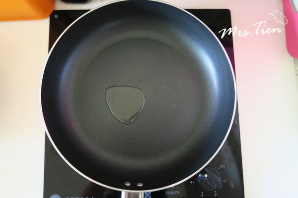 熱鍋加上少許的油