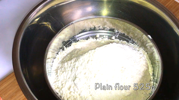 麺粉、糖粉、鹽過篩