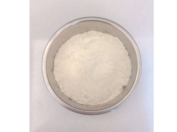 ①低筋麵粉+泡打粉混合過篩兩次
②加入糖和鹽混合均勻