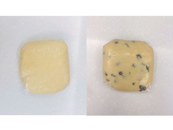 將混合好的麵團用保鮮膜包起來 稍微整成方形
放入冰箱30-60分鐘冰硬
-------------------------------------------
我做了兩份左邊👈原味司康 右邊👉蔓越莓司康