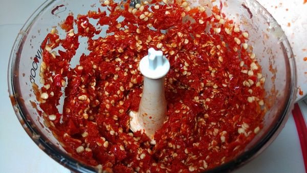 再放入另一半辣椒打成細緻狀態即可!