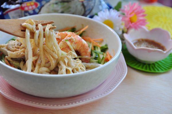 食用時再將所有食材充分拌勻即可。