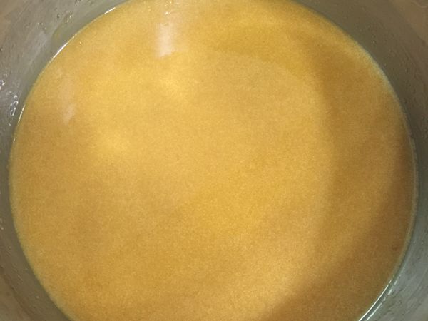 味噌比較不好攪拌開，大概攪拌均勻到這個程度