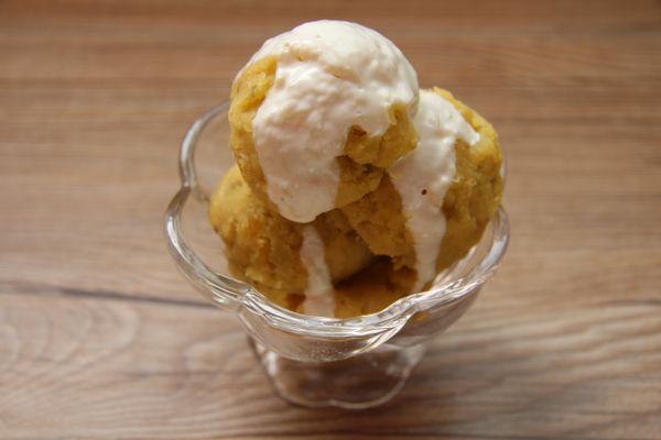 地瓜取出後壓成泥,淋上煉乳即可