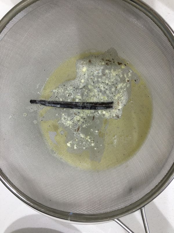 過篩後的香草莢就不要了。