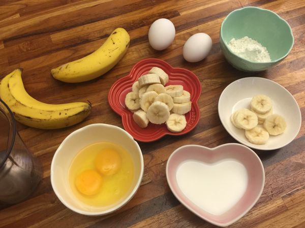 所有材料備妥！少份量的香蕉片為擺盤用～