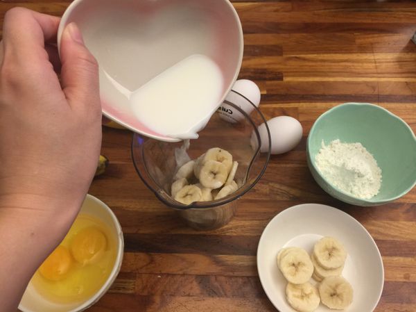 加入牛奶
攪拌成泥